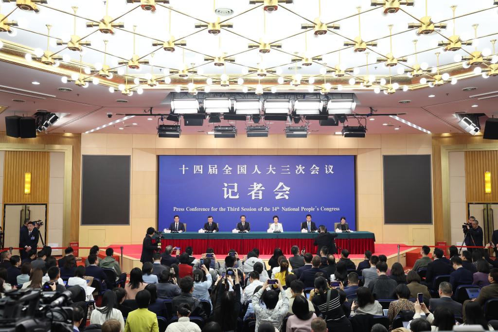 十四届全国人大三次会议举行民生主题记者会
