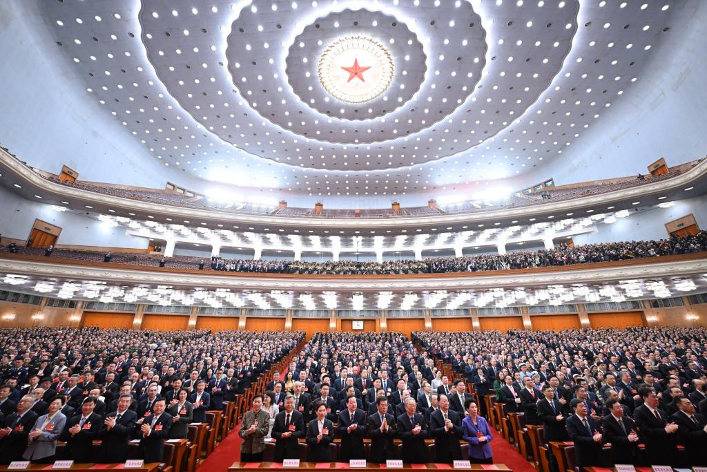 十四届全国人大三次会议举行闭幕会
